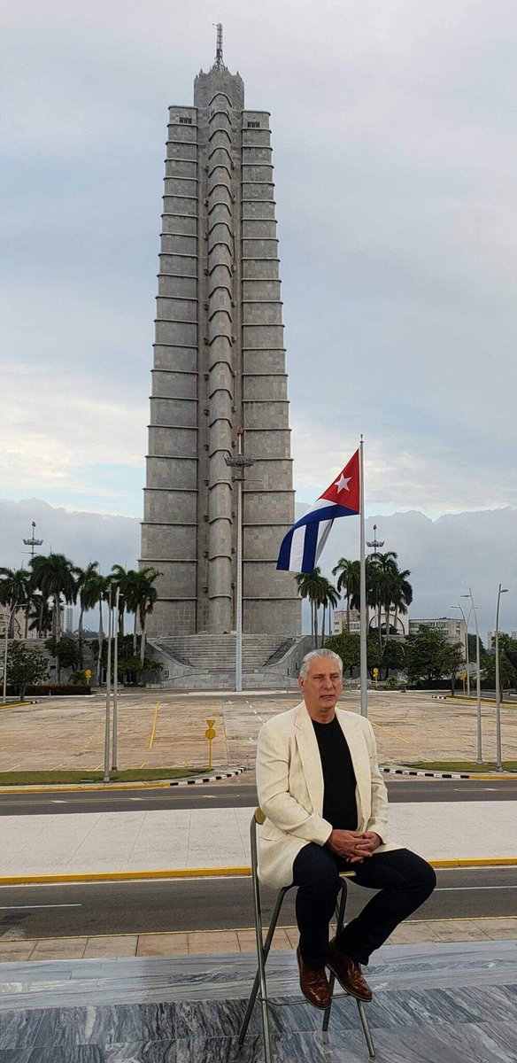 yosoyliborio's tweet photo. #PuestoADedo se debería haber tirado la foto en #Alamar, que es la única porquería que han construido después del Golpe de Estado del 59. 😏
#CubaEstadoFallido
#MejorSinComunismo
#MejorSinDictadura https://t.co/giNJWzBvfc