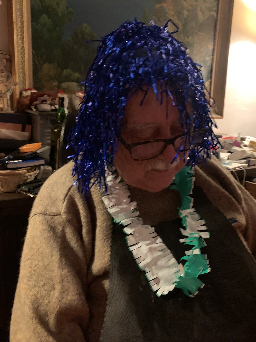 aristotils's tweet photo. mi abuelo me representa https://t.co/7Bu6xW2t5X