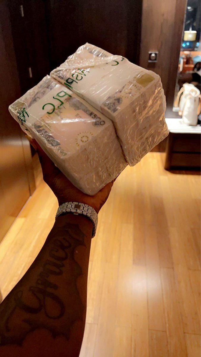 1m naira cash give away for the street and 1m give away online 🙏🙏 drop your account I will pick randomly 100k each for 10 people HAPPY New YEAR MY PEOPLE ❤️❤️