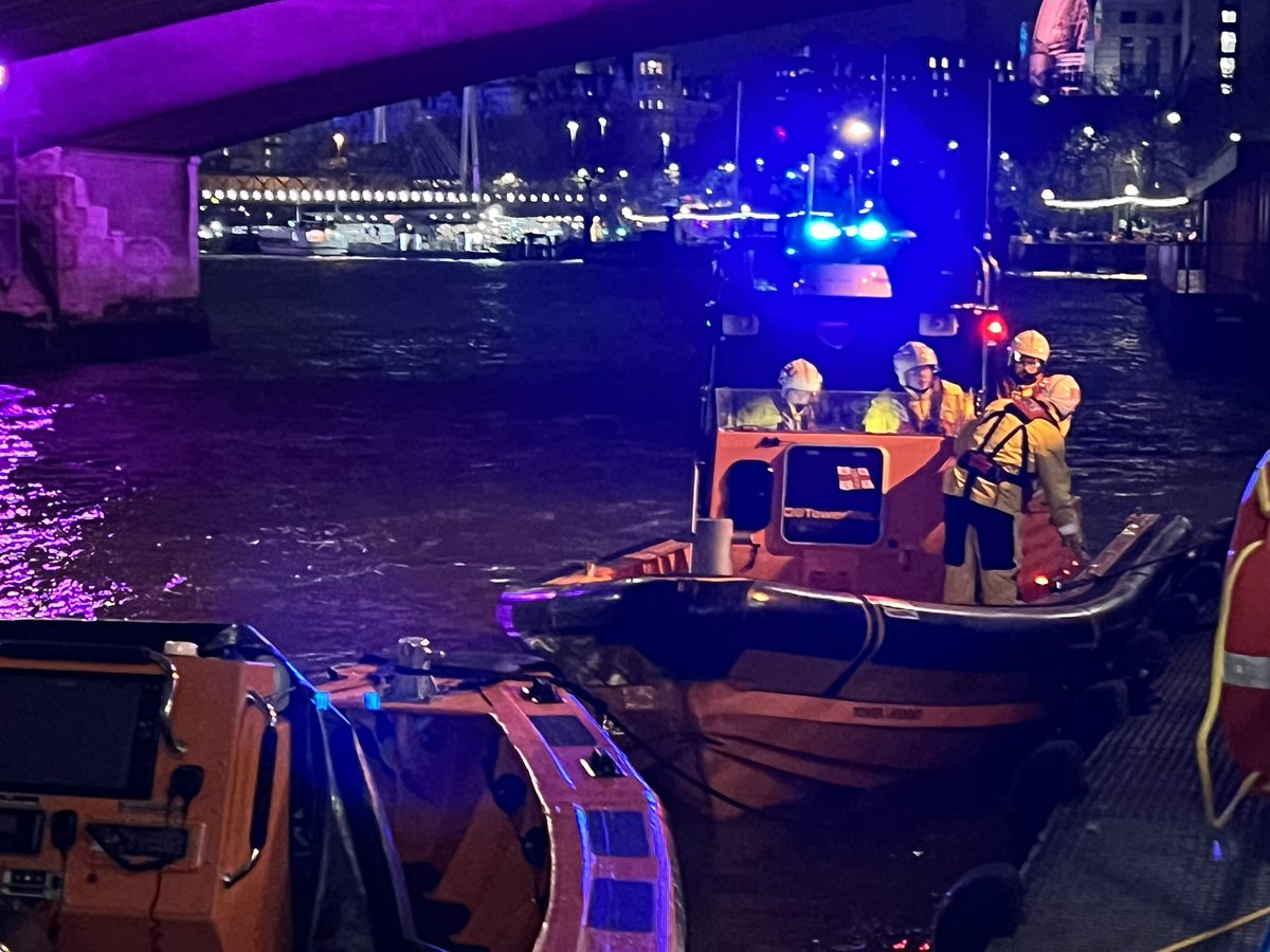 Last set of 2022 <a href="/TowerRNLI/">Tower RNLI</a>. Joining Neil &amp; myself tonight is Nick H, Paul T, <a href="/em_barton/">Emma Barton</a>, <a href="/W_Jarvis130/">Winni Jarvis</a>, <a href="/EllieRibbits/">Ellie</a> and Sam A. Running 2x boats tonight. I’m skipper of Tower Lifeboat and Neil is skipper of Westminster Lifeboat. #TimeForACuppa before it gets busy. 1X call so far