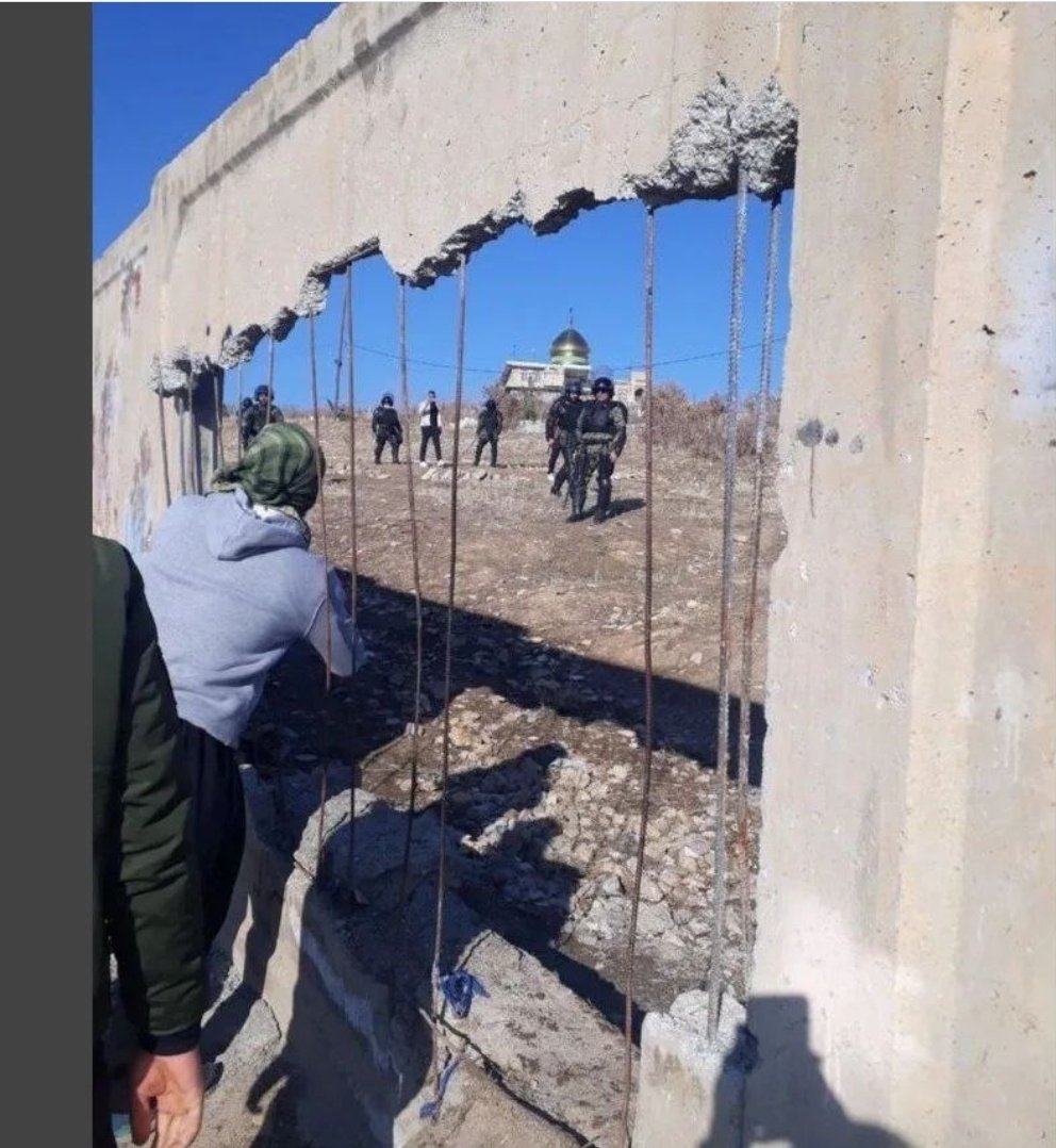 kachiiib's tweet photo. کرانه باختریِ جوانرود!!
ظلم آنجا و اینجا ندارد،
یهود و مسلمان ندارد،
اسرا..عیل و ج.ا ندارد،
هپی نیو یر!!!
#مهسا_امینی 
#زن_زندگی_آزادی 
#جوانرود https://t.co/LMxjBwmIT0