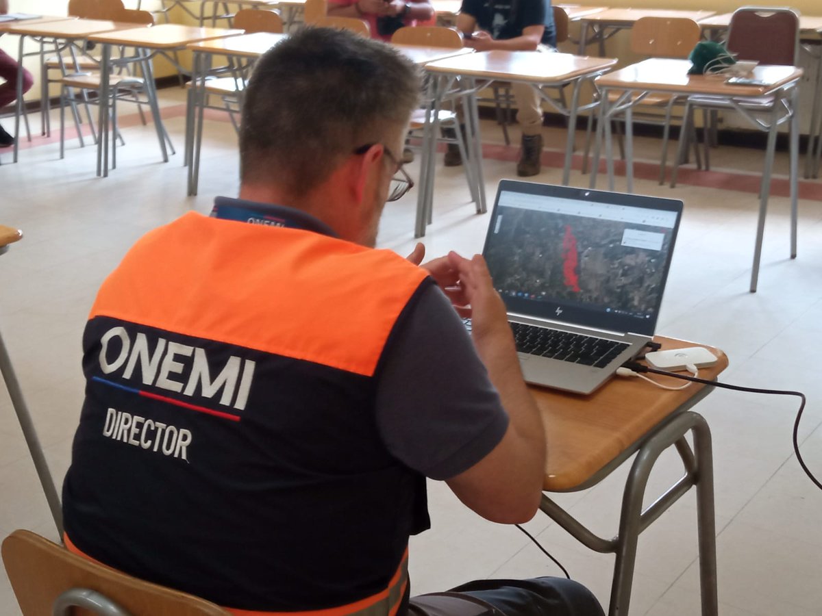 Senapred's tweet photo. #ONEMIBiobio participa en reunión de coordinación por #IncendiosForestales en las comunas de #SantaJuana y #Nacimiento. https://t.co/hZFvDKn7sM