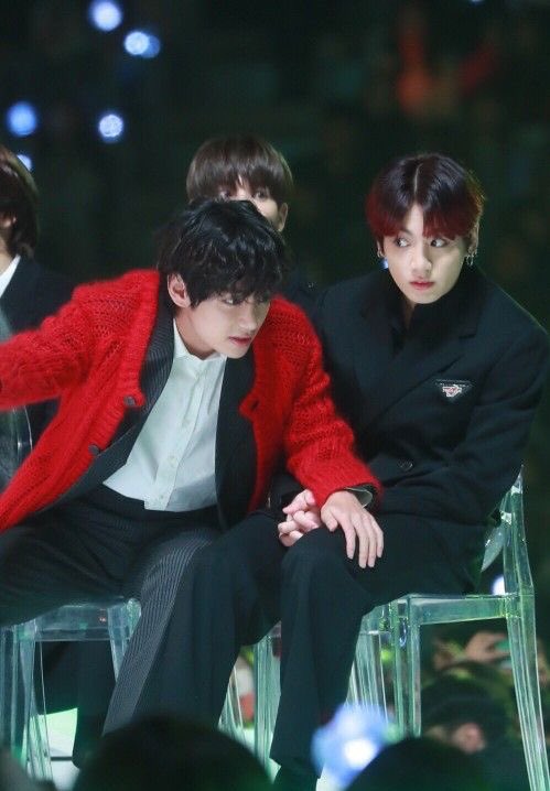 thvtaehkim's tweet photo. Taehyung V and Jungkook @_JungkookJKBTS_ https://t.co/DN450p9A0A