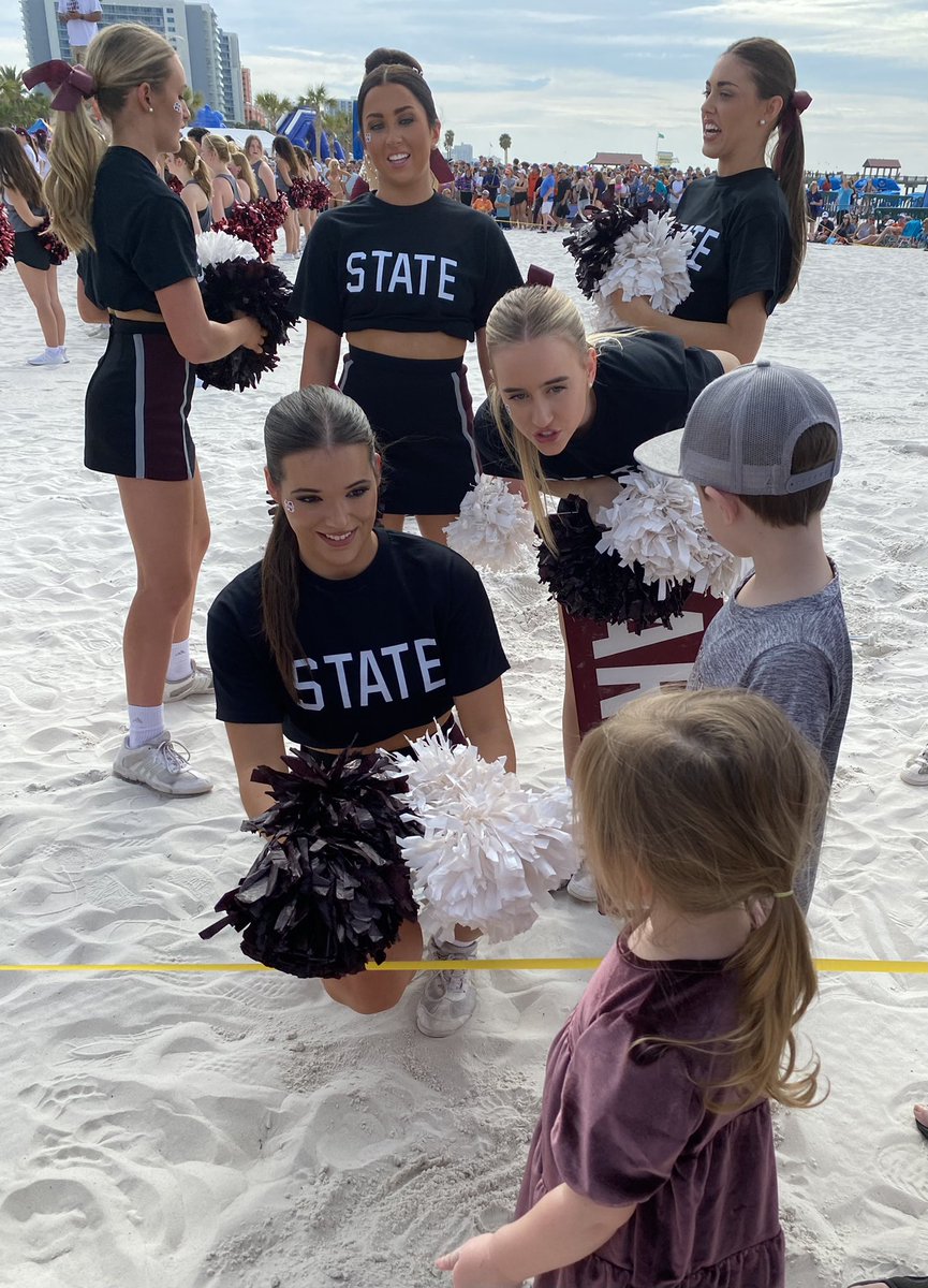NickNichols75's tweet photo. Thanks to the entire Mississippi State Cheer Squad for taking time with my kids at Clearwater Beach Day! https://t.co/w9Y4m7eYXl
