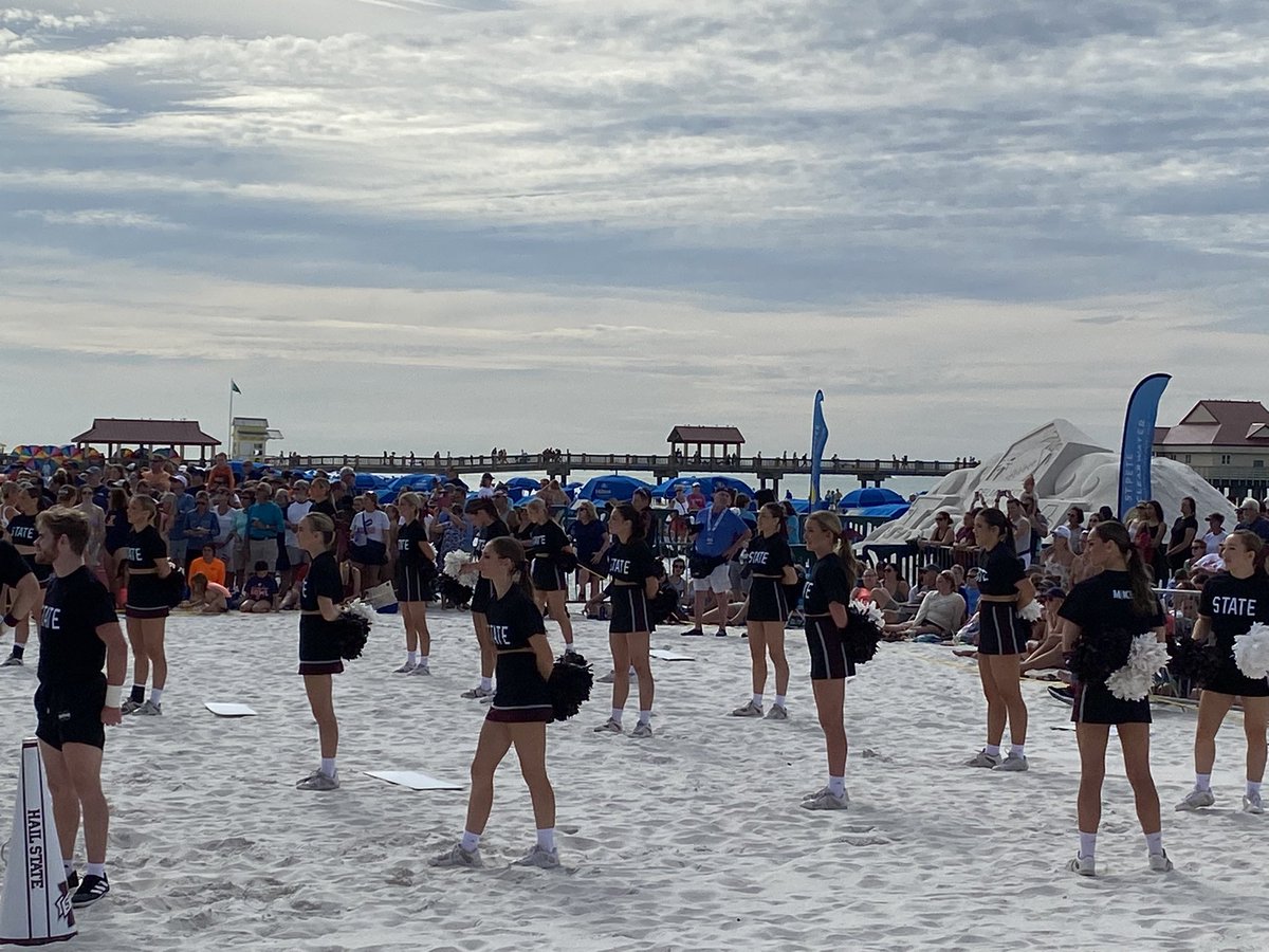 NickNichols75's tweet photo. Thanks to the entire Mississippi State Cheer Squad for taking time with my kids at Clearwater Beach Day! https://t.co/w9Y4m7eYXl