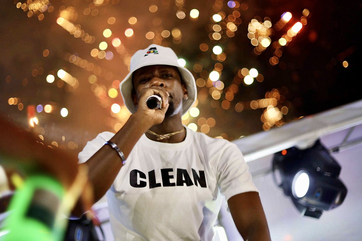 Roboto x3 tweet media