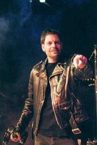 GBsArchives's tweet photo. On This Day (12/31/2001), the GBs reunited NYE (w/ Gloritone opening) at Nita’s Hideaway in Tempe. The late @LawrenceZubia (of @PistolerosAZ) sang on "Pieces of the Night."
#OTD #OnThisDay #NewYearsEve #December31 #GinBlossoms #Pistoleros #LawrenceZubia #Gloritone https://t.co/iIeKDsgK4F