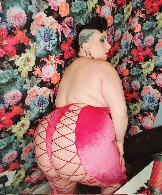 Twitch tonight for NYE! Come hang at 9est. Let's make Affiliate! Outfit change at 11* https://t.co/3zzjixquaf #stream<a href="/tag/bikini"class="tags"><span>#bikini</span></a><a href="/tag/bbw"class="tags"><span>#bbw</span></a><a href="/tag/stream"class="tags"><span>#stream</span></a><a href="/tag/plussize"class="tags"><span>#plussize</span></a><a href="/tag/twitchaffilate"class="tags"><span>#twitchaffilate</span></a>