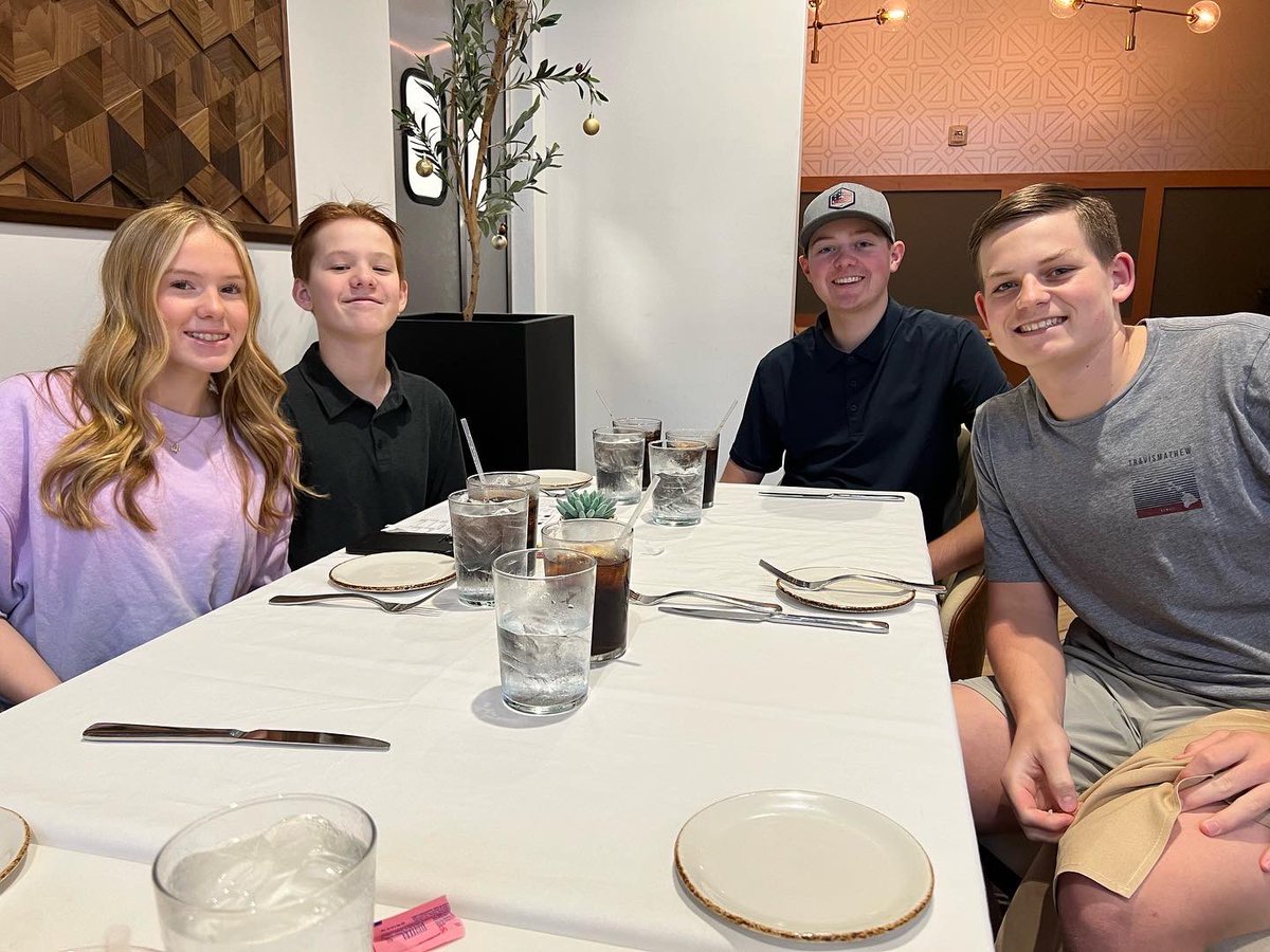 Katy_FNP's tweet photo. Pregame lunch! #frogsby90 https://t.co/rxgUKBccs6