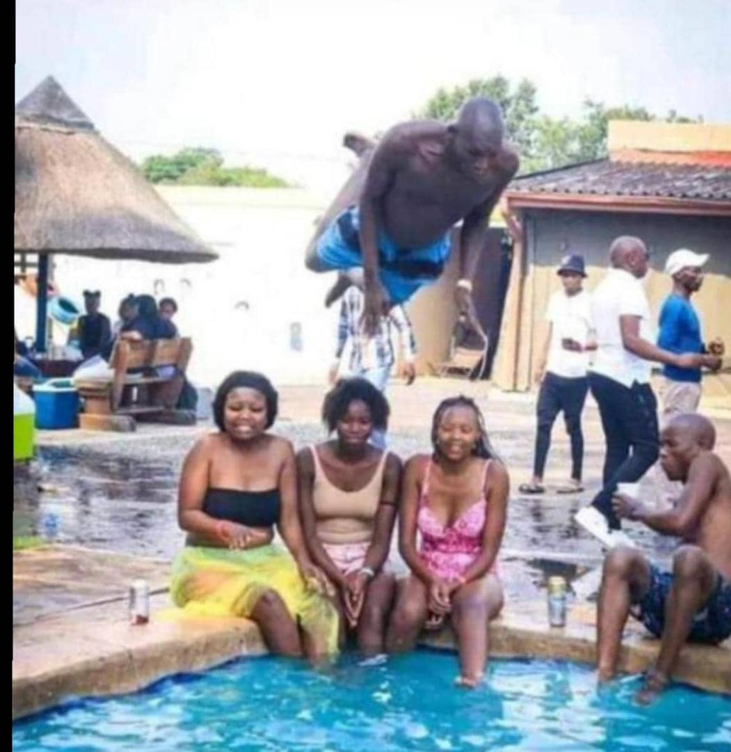 John_Mudj's tweet photo. To us with No new year resolutions but  we jump in with no fear 👌🏿💪🏾 #tashiyanashiye 
#youjustdoyou 
#SETEtheanthem 
#NAKAYE 
#keepkeepingon https://t.co/HwxqyCltSO