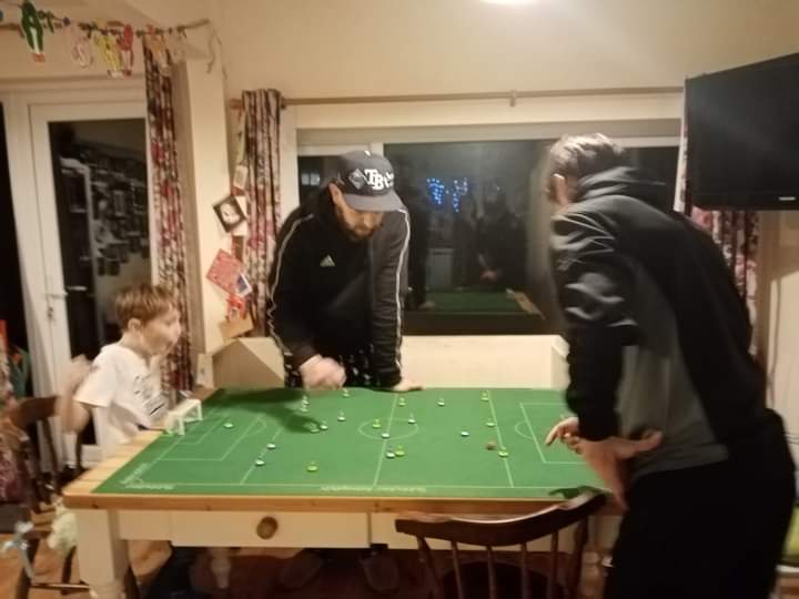 obafemireene's tweet photo. Not sure what got the little guy so excited at this point in the match! Finished Brighton 2 Nigeria 2 #subbuteo https://t.co/vuYEznNGsW