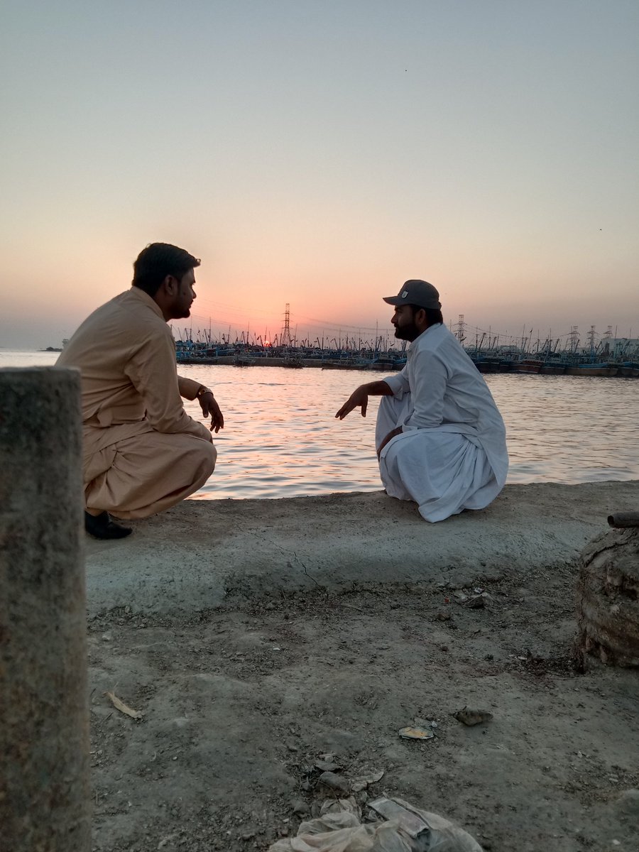 AnilItzz's tweet photo. "اسان جي محبت جو مرڪز فقط سنڌ آھي"
2022 جي آخري شام دوستن سان گڏ سنڌ جي دل ❤️ ڪراچي ۾ سمنڊ جي ڪناري تہ.. https://t.co/ym8Mjd7hof
