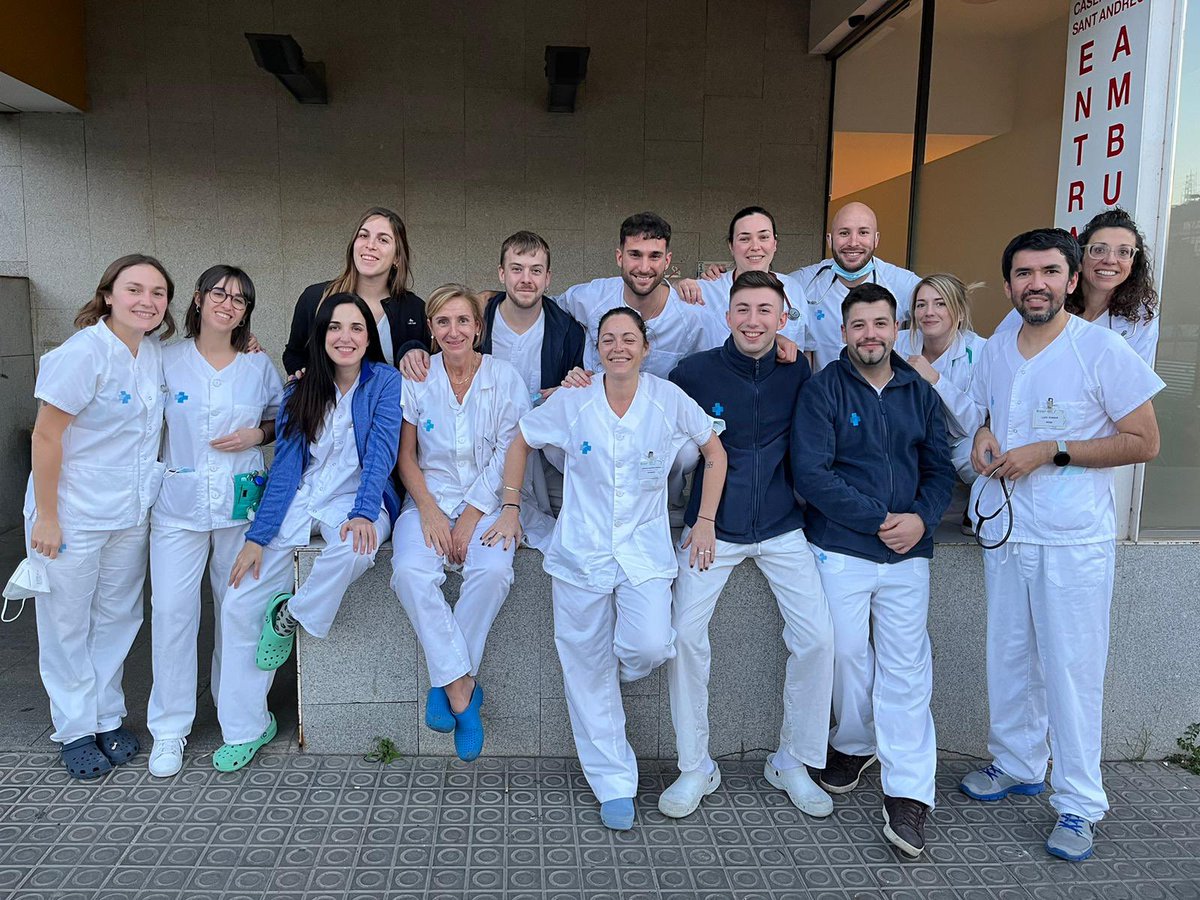 rosa_gil_petita's tweet photo. Bon any 2023  de part dels professionals del #CUAPCasernes  @apicsbcn @icscat https://t.co/bxt904w53n