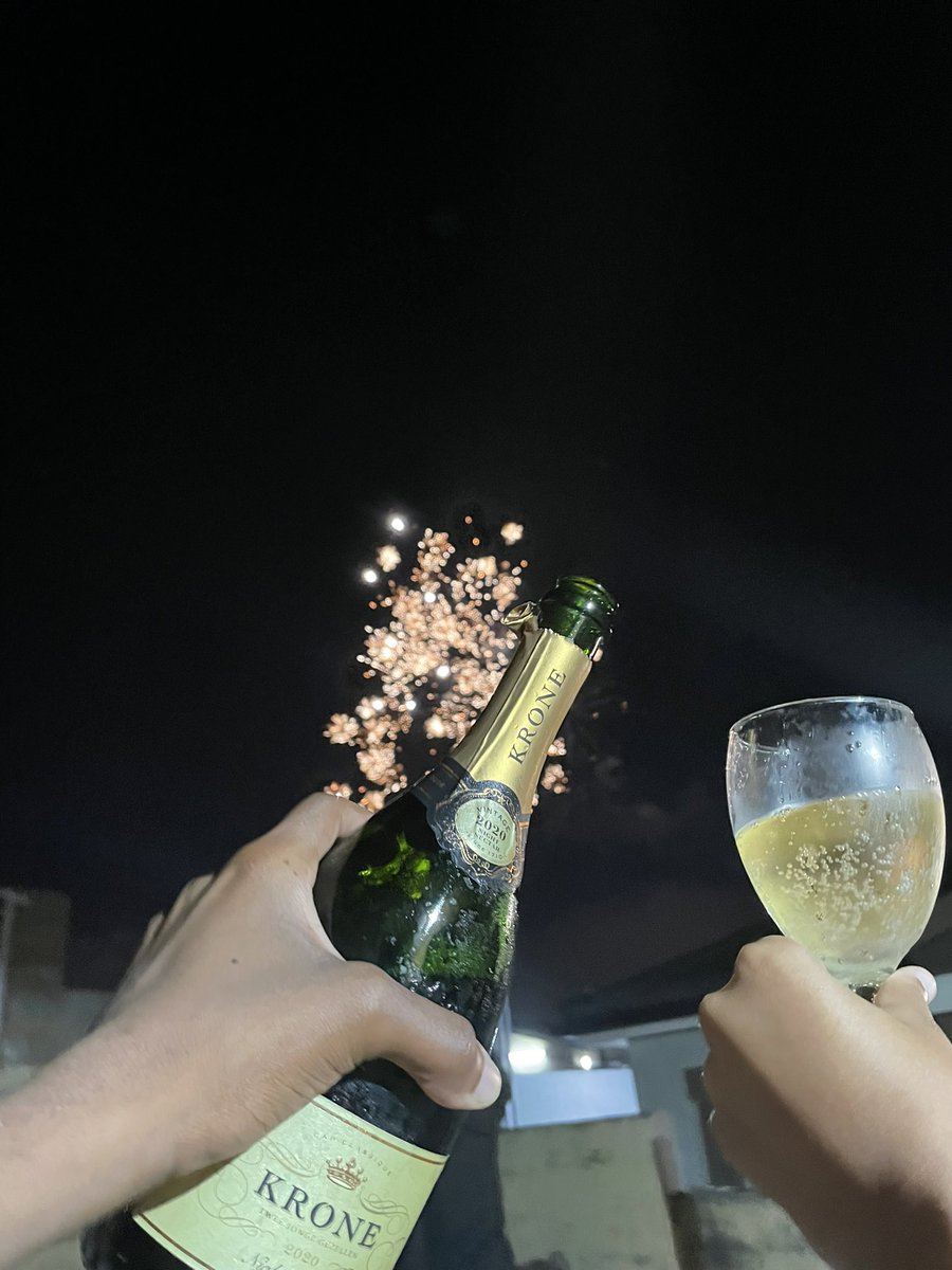 QueMsweli's tweet photo. Happy new year’s 🎇 https://t.co/pfW2K0wK2J