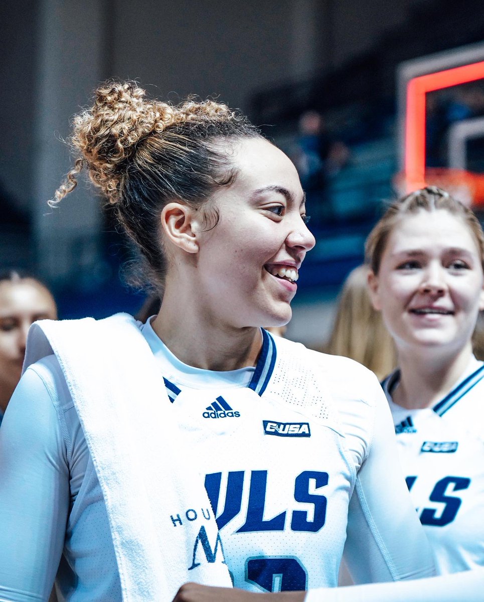 Saying goodbye to 2️⃣0️⃣2️⃣2️⃣ with a DUB! 🎆

#GoOwls👐 x #AtOwlCost