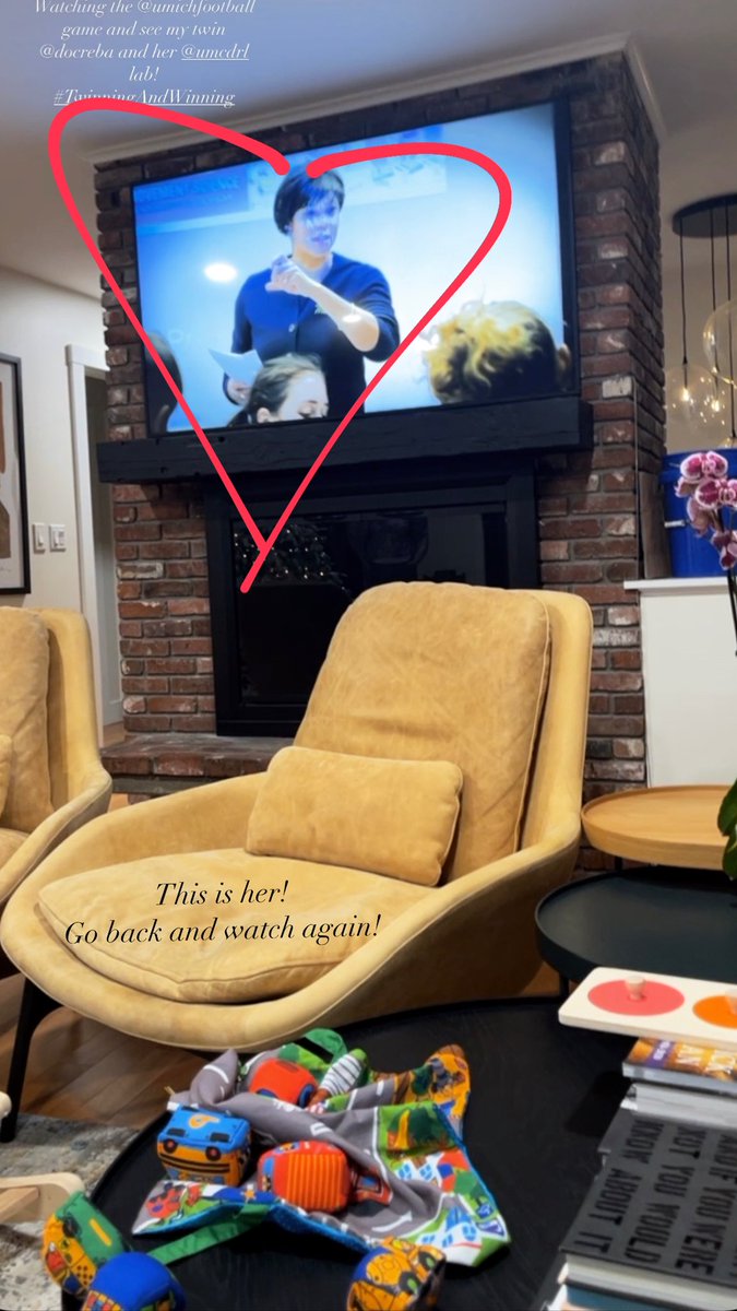 DrRianCharles's tweet photo. Watching the @UMichFootball game with the fam and who do I see??? My Twin @DrRebeccaHasson and her @UMCDRL lab!! #LetsMoveMichigan #Impact #TwinningAndWinning @UMKines #FiestaBowl @Fiesta_Bowl https://t.co/sRHBi6vDpd