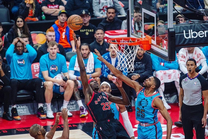 EduLimaPhoto2's tweet photo. *Last assignment of 2022*
The #TorontoRaptors defeat the #PhoenixSuns, 113-104, Scotiabank Arena, #Toronto, December 30, 2022.
-
For @EFEUSA
-
#raptors #phoenixarizona #onassignment #athletes #basketball #sportphotography #nba #arizona #sportcompetition #athlete https://t.co/cGPPhDgY6y