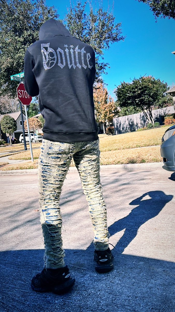isotitus's tweet photo. pockets full of dead guys backwood full of dead opps, casamigos hollow tips we gon give em nothin but head shots 🚭 #rr #mrcbfw #pvamu https://t.co/mEDO1zokpK