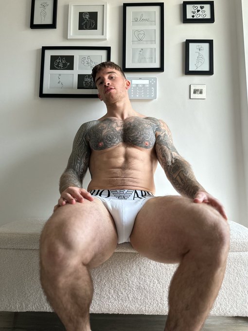 Hope you all have the best new year 🍾💥 Click https://t.co/3x6d7ZPEFy for more! 😏 https://t.co/cF67mp