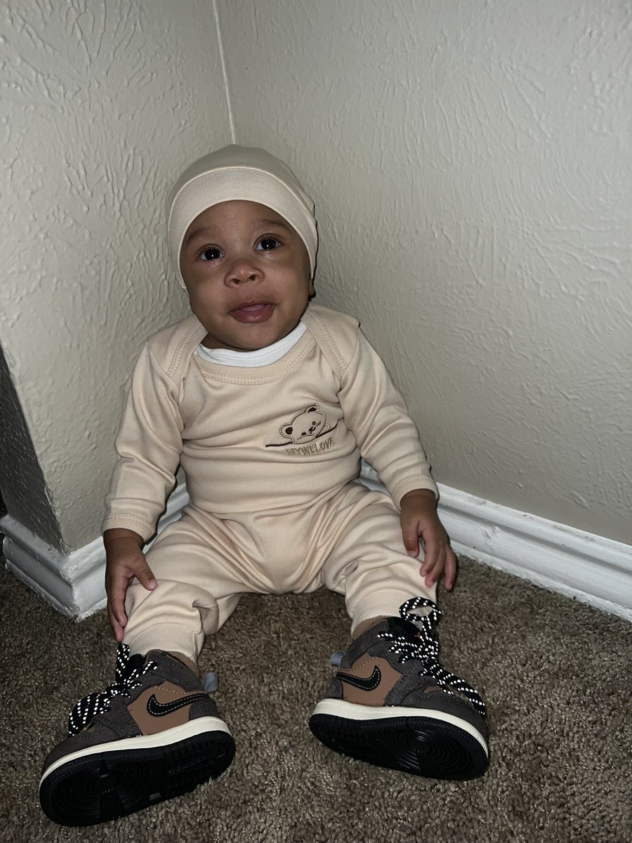 justtzeee's tweet photo. milk the game, teach it to my son 🤎🐐 https://t.co/HEJxXvf1vB