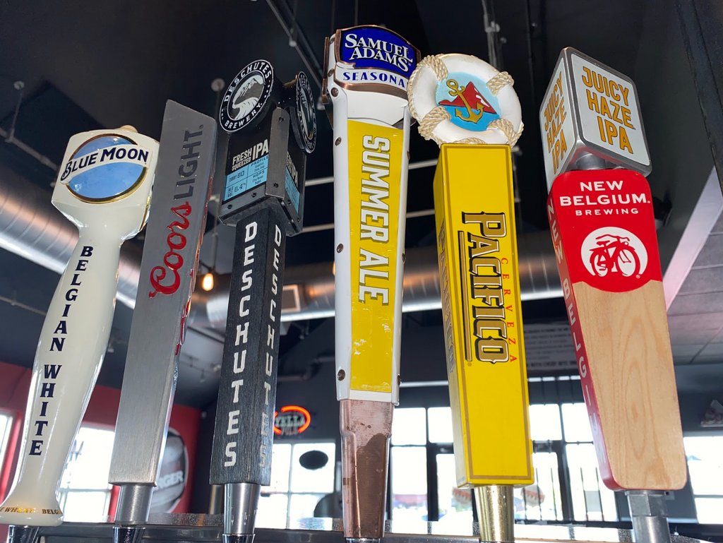 It's new years eve and our beers are pouring better than ever. Come ring in the new year with us! 

#newyearsever #beer #draftbeer #newyears #illegalburger #sogooditsillegal #illegal #denver #denvercolorado #colorado #303 #coloradobeer #coloradonewyears #2023