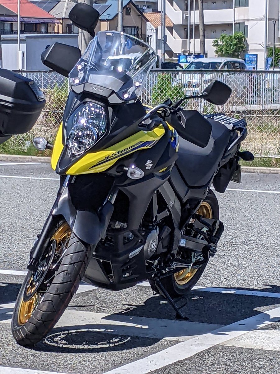 linlichun's tweet photo. 2022年にバイク乗り換えました。
西国三十三所巡礼も無事2回めの満願。

住み:尼崎
生年:1977
性別:男
車種:V-strom650
バイク歴:概ね15年
◎だいたいいつも一人でぶらぶら走ってます。道路の縦溝を撲滅したい。お守りステッカーは貼れるだけ貼りたい。
#バイク乗りとして軽く自己紹介 
#Vstrom650 https://t.co/JKsiinXdUV
