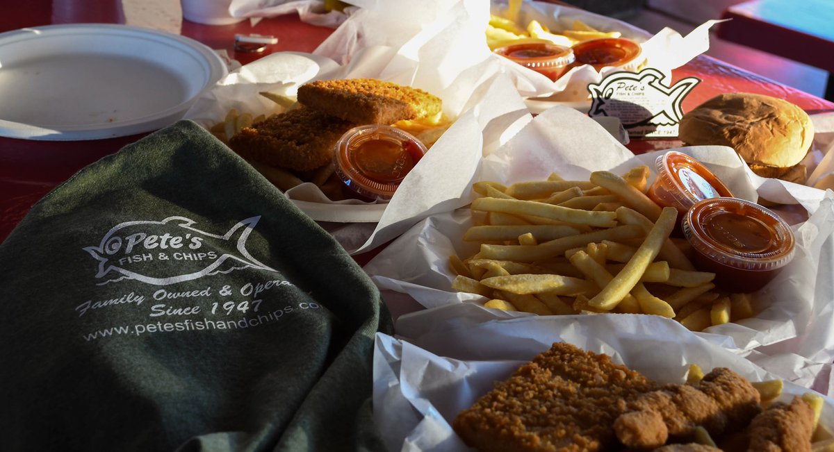 PulseRadioAZ's tweet photo. Join Justin and the #PulseCrew TODAY, December 31st from 2pm-4pm at Pete’s Fish & Chips on 44th street just north of Indian School. FREE food, Renaissance Festival tickets, and more amazing prizes! @EVITnews https://t.co/ygCE6smVbd