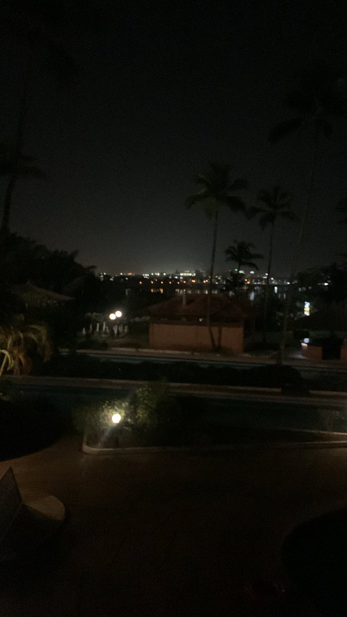 PatrickArrrr's tweet photo. Jour de l’an à Abidjan et jlaisse tous les ploucs à Dubai :) https://t.co/pki9Ur4hm1