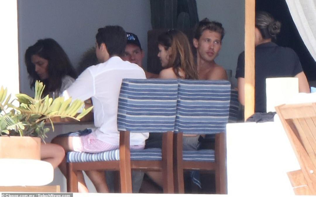Austin Butler News on Twitter: "Austin Butler, Kaia Gerber & family out