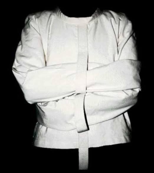 choquei's tweet image. 🚨AGORA: Já escolhi a minha roupa branca do réveillon e vocês?