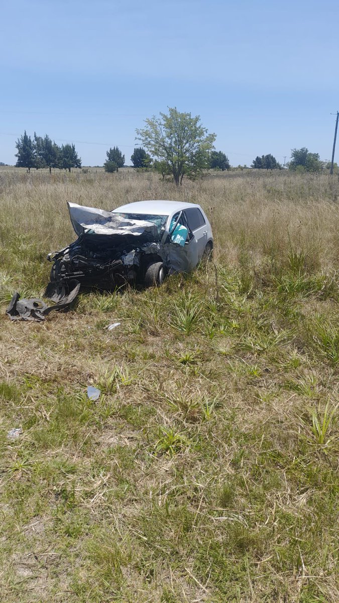 bagliettoc's tweet photo. #Bavio Ruta 36, km 95
Una pareja con un bebé de 8 meses, chocó de frente a otro auto en el que iban un hombre y una mujer.
Estos dos últimos perdieron la vida en el acto.
Fin de año trágico https://t.co/hiWIjXqSg7