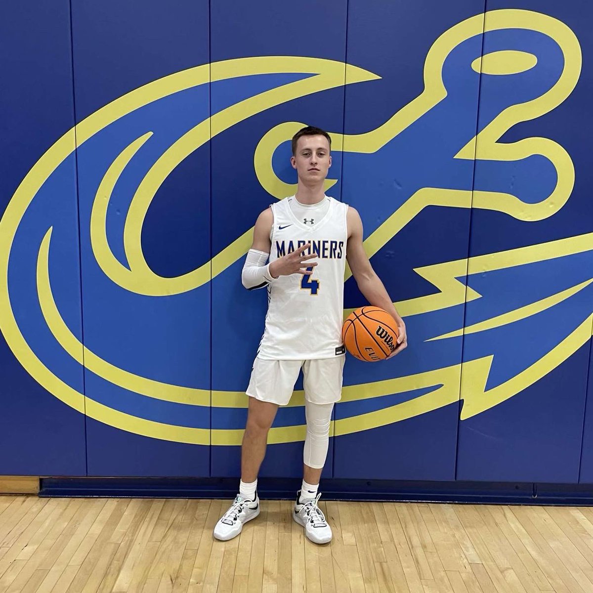 FFXLionsBBall's tweet photo. Congrats to our guy Kaden Horner on scoring his first career college points today for Maine Maritime. 5 points in 5 minutes. Proud of you @K21Horner https://t.co/Q6bUKaa7uD
