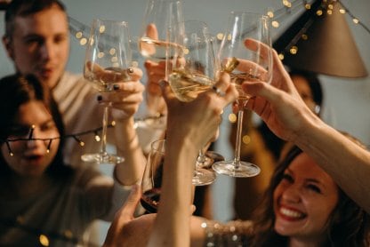 opbinarias1's tweet photo. Hola a tod@s!! Les envío mis mejores deseos de renovación, prosperidad, alegría y amor para el este 2023. "Aunque la vida no sea la fiesta que esperabas, nunca dejes de bailar!!!". #FelizAnoNuevo #FelizAnoNuevo2023 #HappyNewYear #HappyNewYear2023Wishes  😀😎😉🥂🍷🍾🍸🍹🥳🥳 https://t.co/NFO9i4bUnH