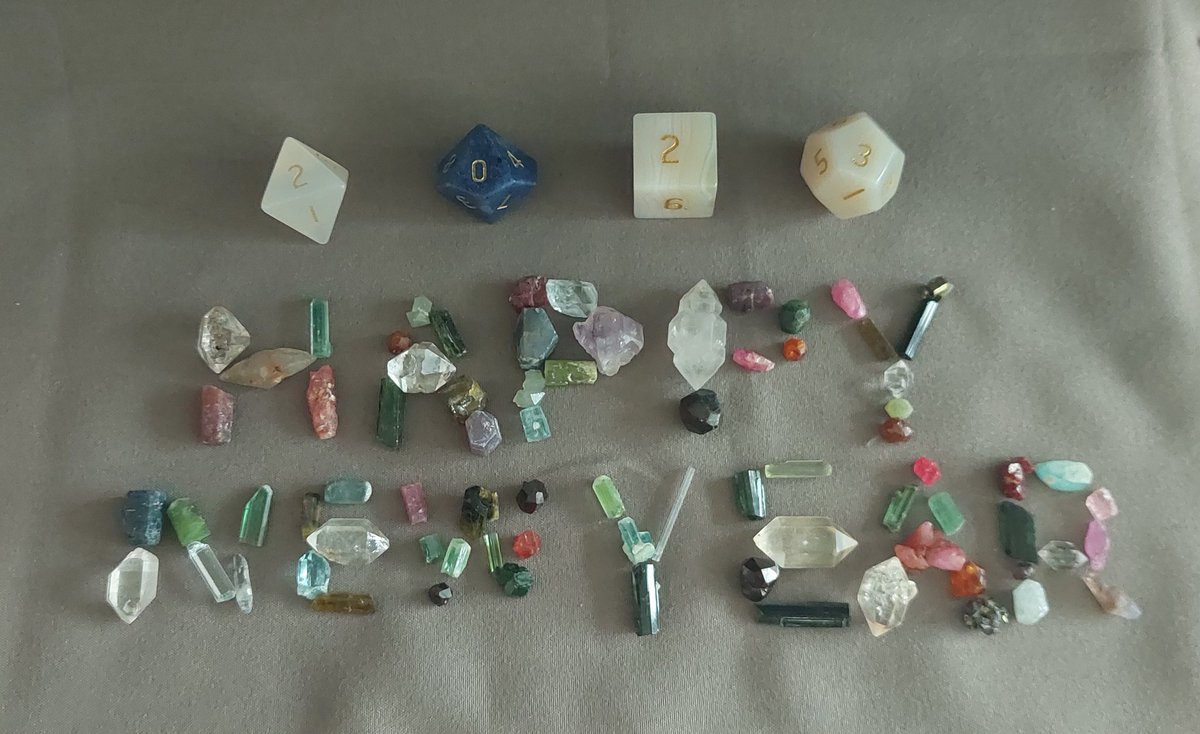 GeeksCrystal's tweet image. HAPPY NEW YEAR!