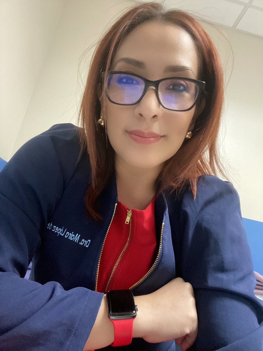 Maiclu's tweet photo. Mi último #outfit del año #scrub rojito 😅 Lista para recibir al primer bebé 2023 en SM😝 #turnito en la #neo https://t.co/kYWlK9c54K