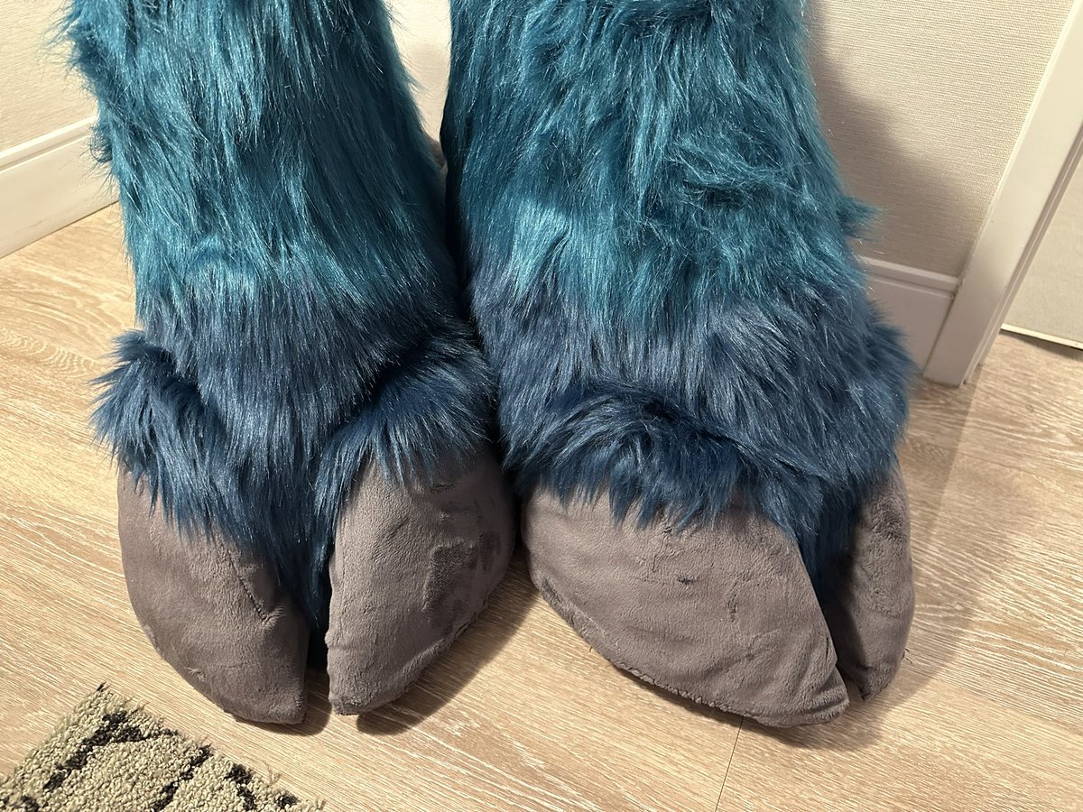 PupsterCA's tweet image. *rumbling hoofbeats…..* #PDFC2023