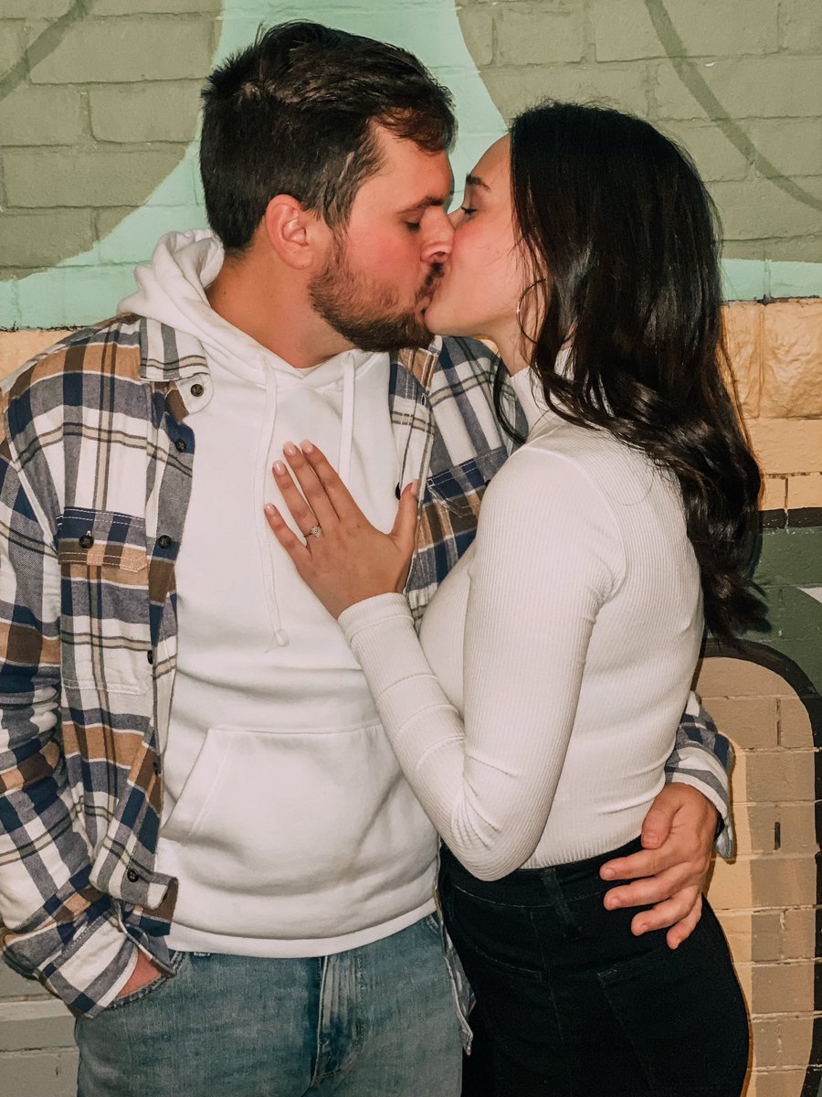 DylanByars's tweet photo. @redditmavericks I got engaged 💍 https://t.co/yKXVjAB6Yl