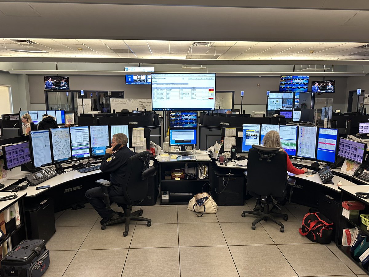 Much respect and many thanks to the @PeelPolice Duty Inspectors and 911 Communications professionals working this weekend. They're the reassuring voice on the phone when you call for help. To learn more, visit: peelpolice.ca/en/report-it/e…