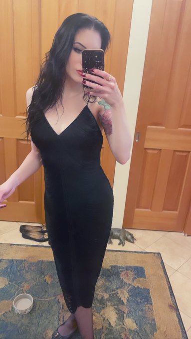 What is everyone doing tonight? https://t.co/jgFz3HlhC3