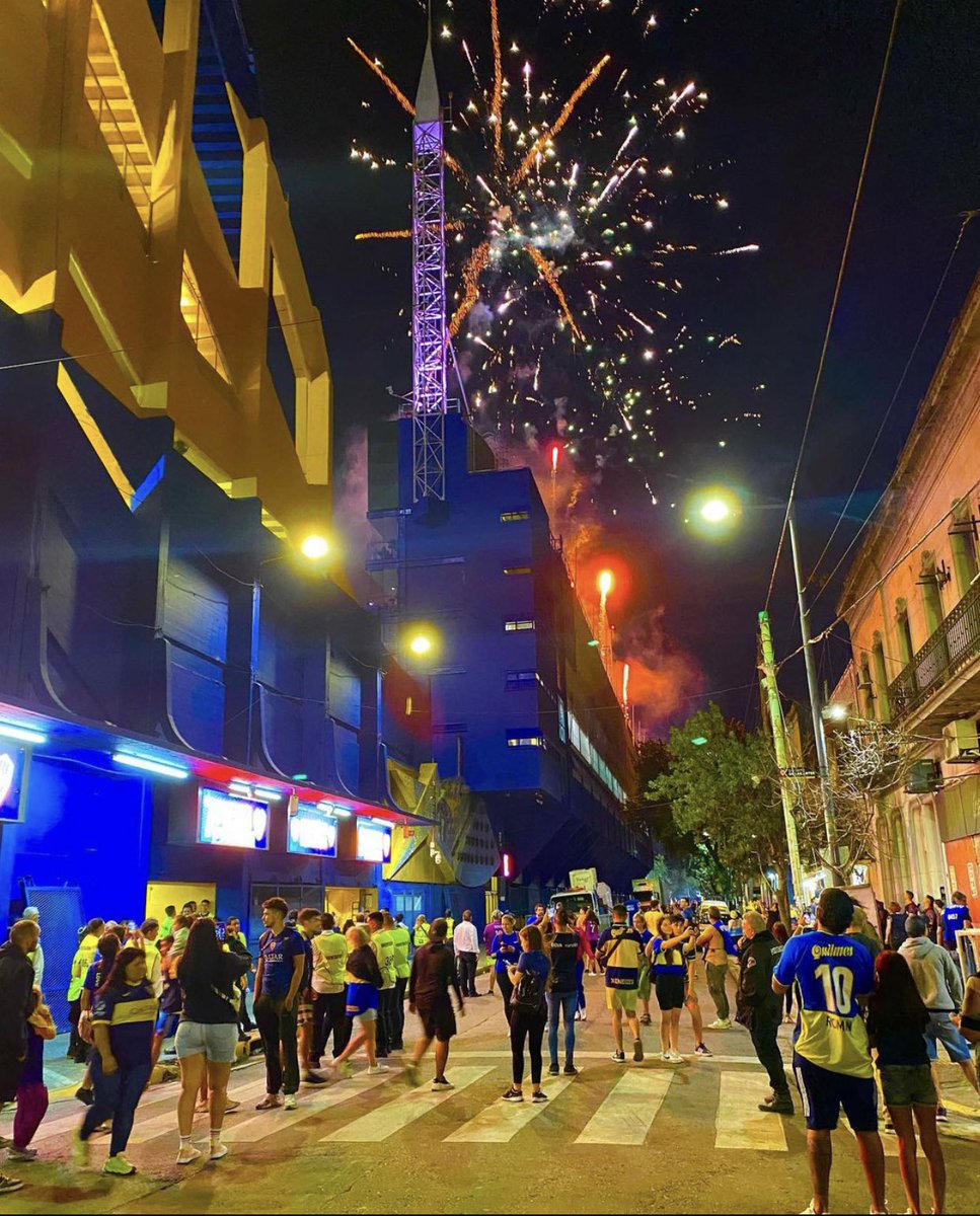 Brindo por la alegria de haber nacido Bostero. Feliz 2023.