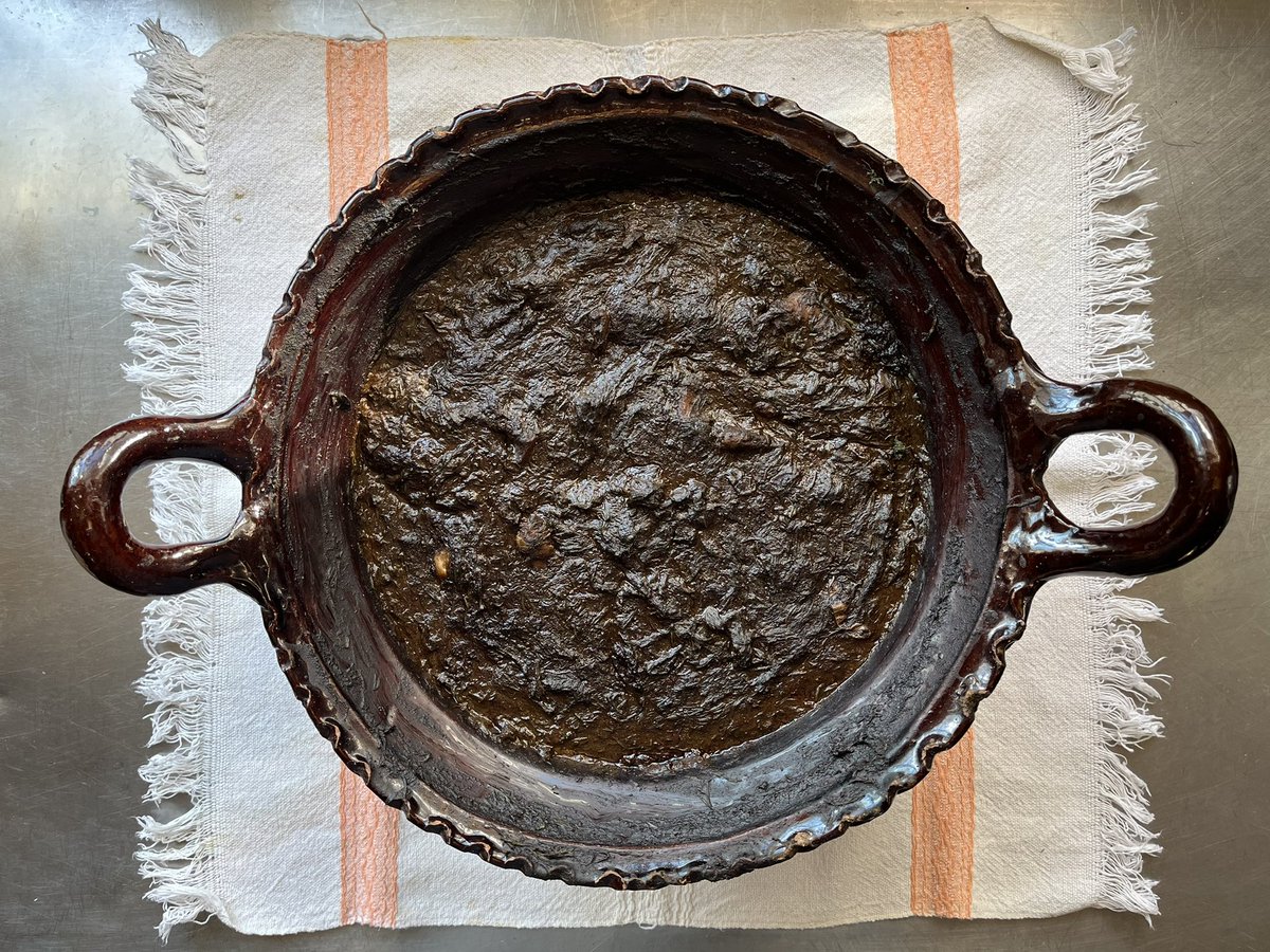 cdavidmx's tweet image. 🌱Uno de los nombres originarios de los romeritos es «iztaquilitil» (del náhuatl, traducido como quelite salado). La agricultura y la cocina conllevan un arduo trabajo y una vasta transmisión de conocimientos; no merecen ser, injustamente, vistas con desdén.