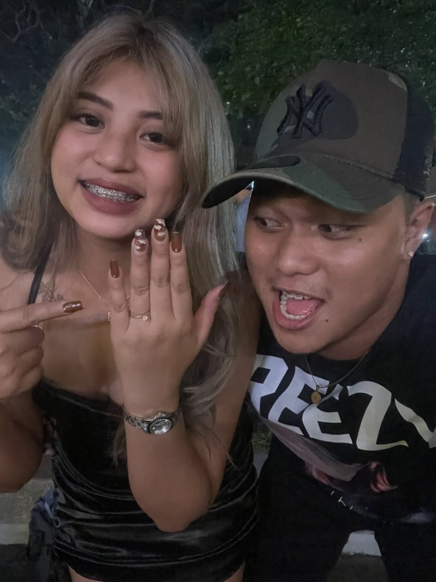 alystark_'s tweet photo. easiest yes of my life 💍🥺 https://t.co/4uAMc2yQNH