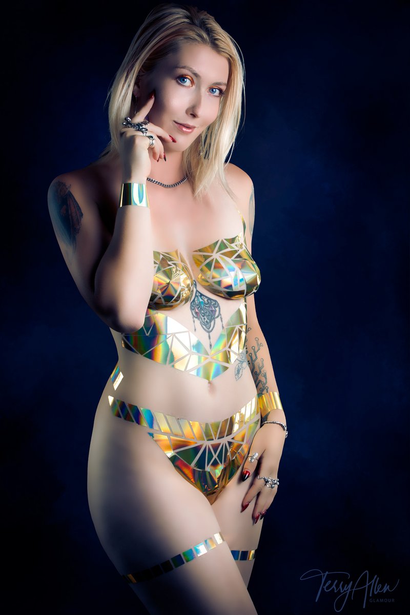 Vinyl Body Art tweet media