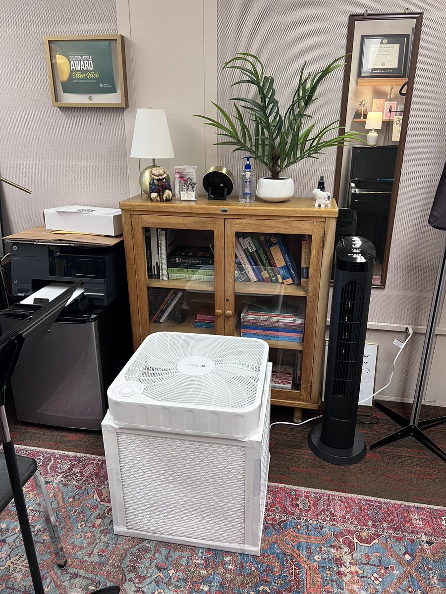 ellenrbg's tweet photo. @CorsIAQ Built one box for my clarinet studio at Western Michigan University! https://t.co/FzwjBGUdiK