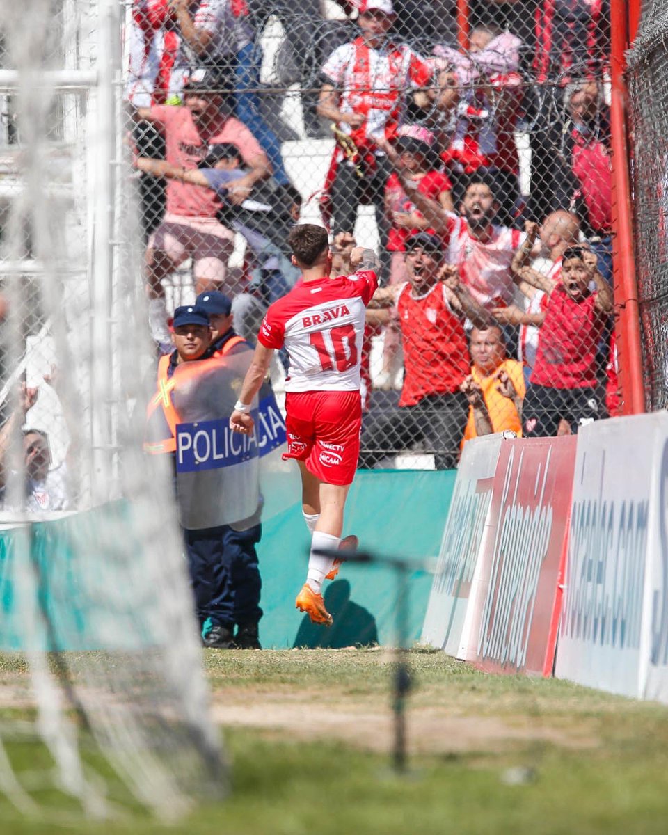 francowatson05's tweet photo. POR UN 2023 REPLETO DE GLORIA 🔴⚪️🔴 @InstitutoACC https://t.co/ZV4xvfWiRt