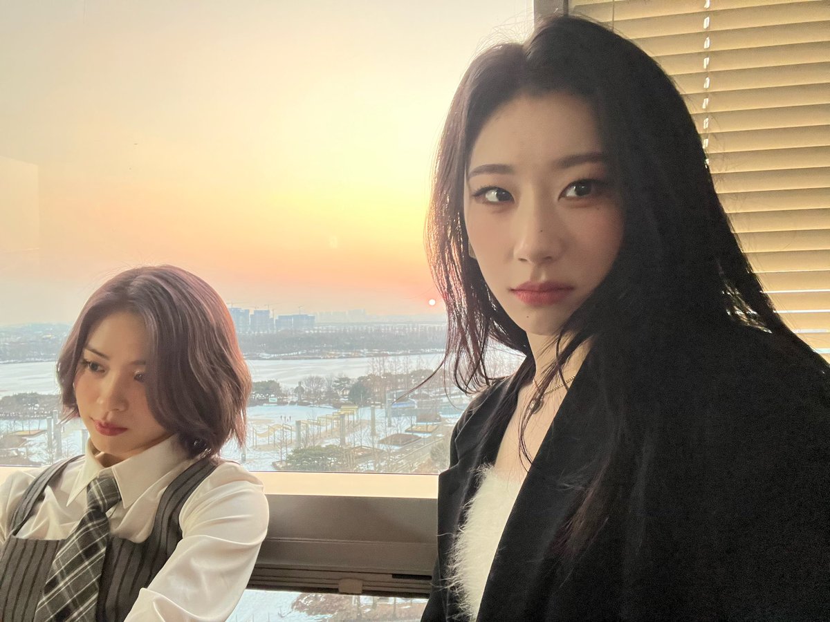 a ryuryeong selca to welcome 2023