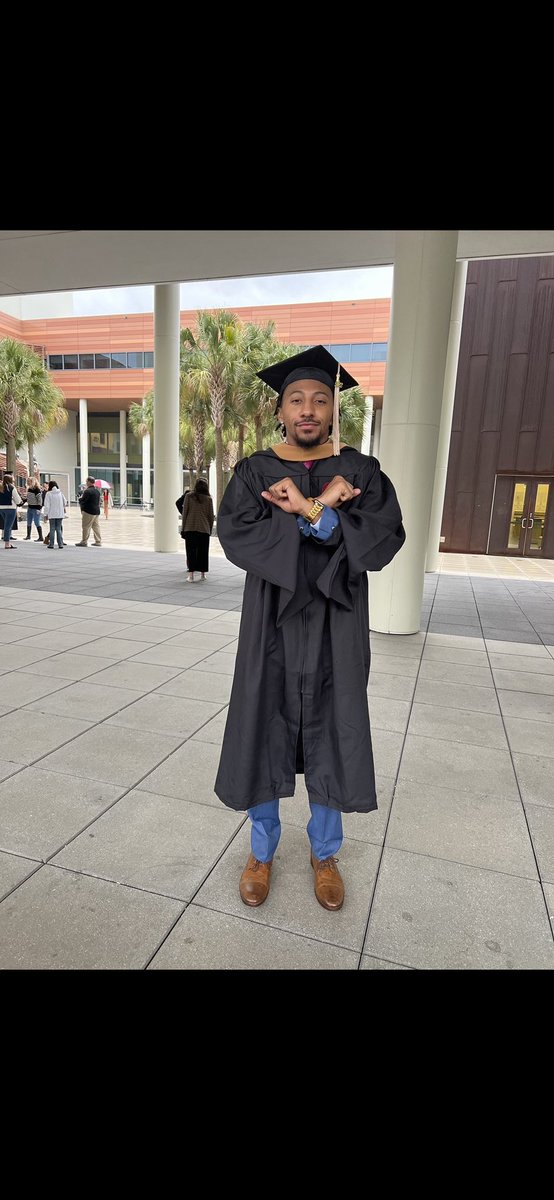 Couldn’t leave 2022 without saying congratulations to my son ⁦@NakiaM9⁩ for graduating with his Masters in International Business!!!