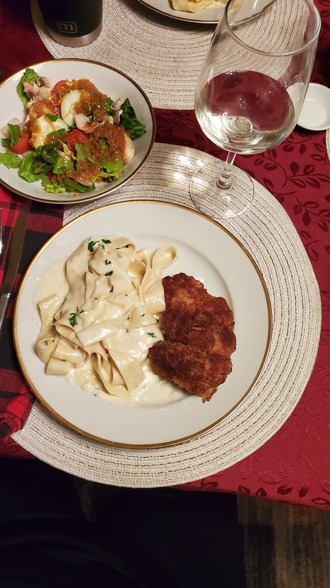 Realred4U's tweet photo. @elonmusk Pizza is good but we opted for homemade baked chicken &amp; Fettuccine Alfrado. Happy New Year!!! Cheers!!! #HappyNewYear https://t.co/z8dPkMhI3j