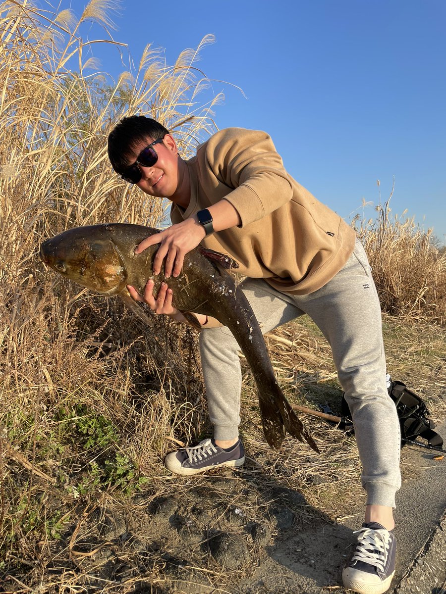 Egingushitai's tweet photo. 2022年釣り納めはハクレン120cmでした。
釣りという最高の趣味に出会えて幸せでした。
2023年も釣りを愛します。
#釣り　#バス釣り #荒川温排水 #ハクレン https://t.co/m6kQjz0uuC