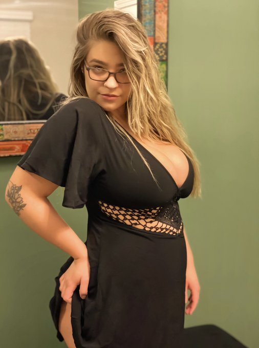 Happy New Year! 🎆 I&rsquo;m leaving the messy parts of life back in 2022 just like the mess of my hair you